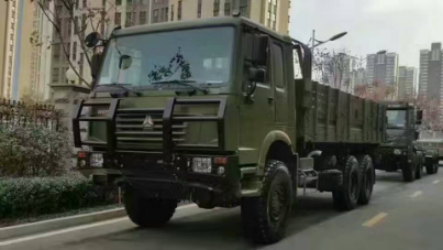 塞拉利昂總統科羅馬一行參觀中國重型汽車工程技術研究中心